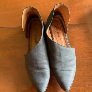 Free People size 8 Royals Flat. Black.